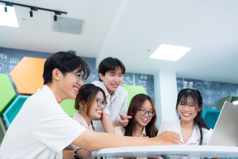 Môi trường học tập tại HUFLIT