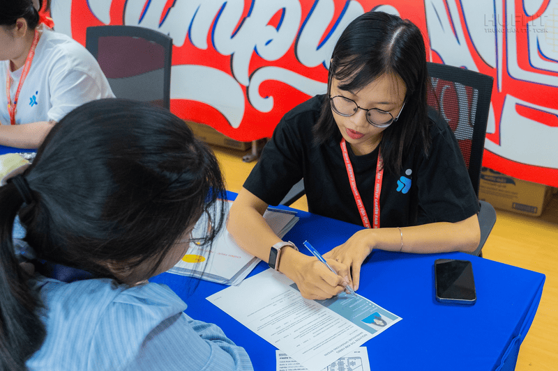 Ngày hội việc làm tại HUFLIT