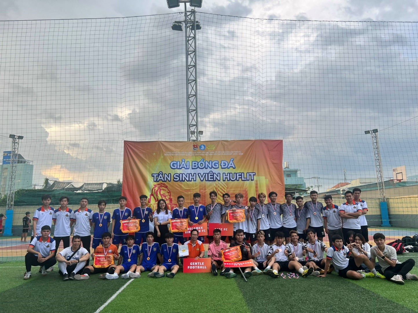 Becamex Bình Tân - Quán quân Giải Bóng đá Nam Tân Sinh viên HUFLIT năm học 2023 - 2024