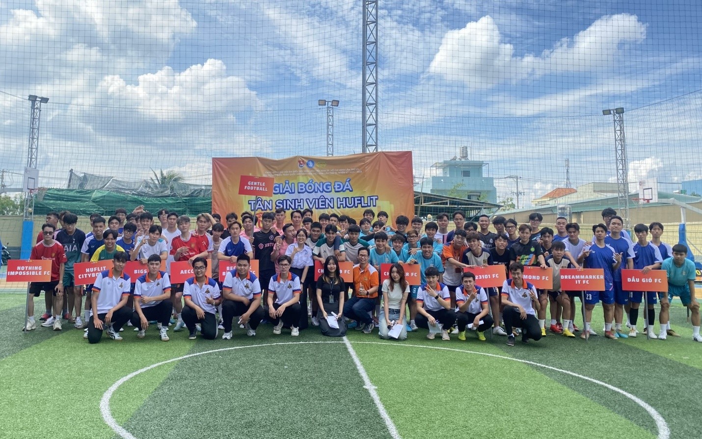 Giải bóng đá nam Tân Sinh viên HUFLIT năm học 2023 - 2024