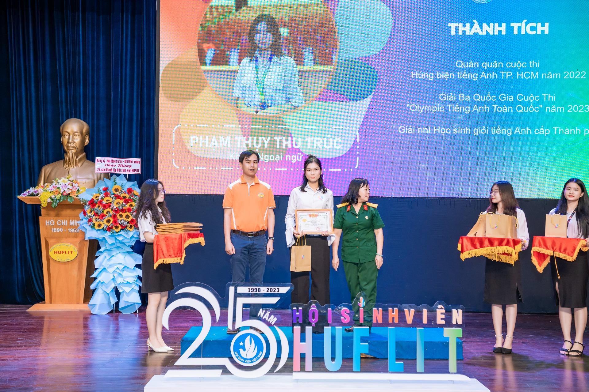 25 năm Hội Sinh viên HUFLIT: Hình thành - Tiếp nối - Phát triển