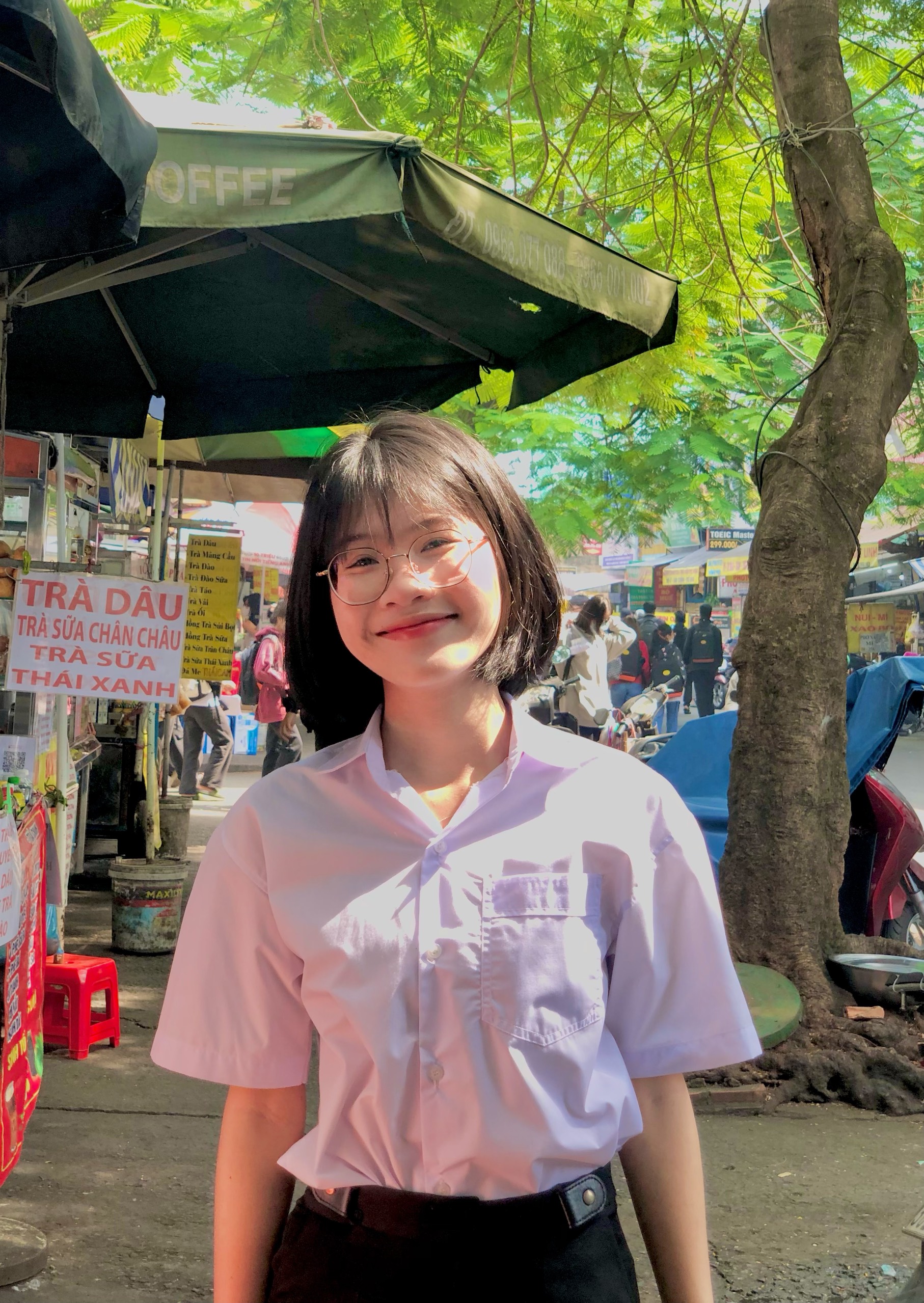 Sinh viên Mạc Nguyễn Yến Y nhận học bổng Lotte Việt Nam năm 2023