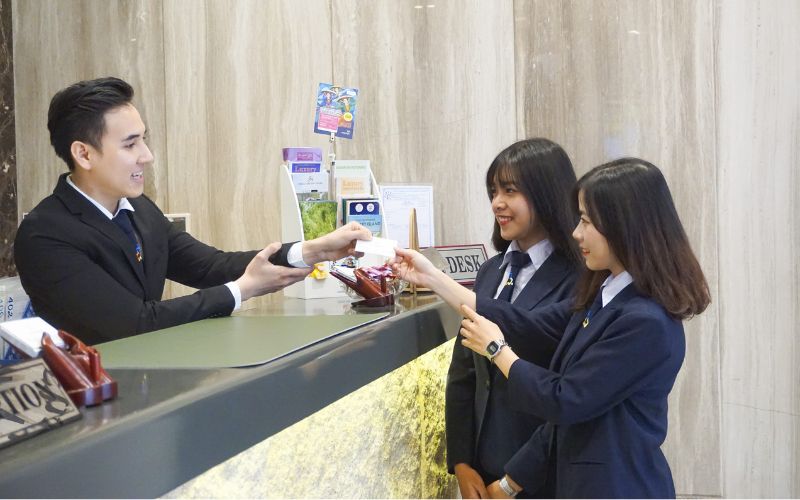 Môi trường làm việc trong ngành khách sạn