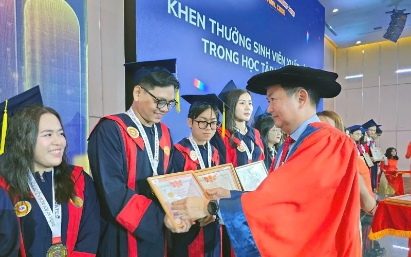 HUFLIT cam kết hỗ trợ tài chính