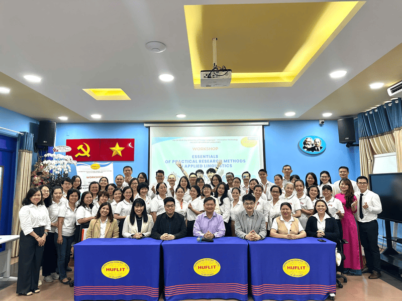 Đội ngũ giảng viên và môi trường tiếng Anh