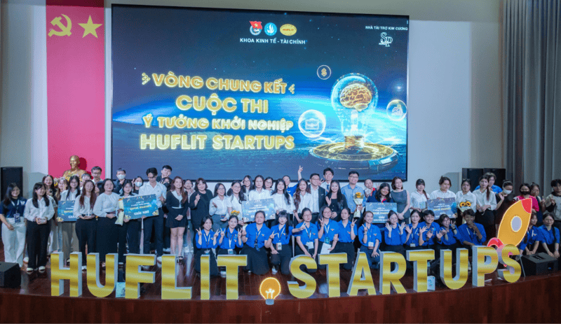 Môi trường học tập HUFLIT năng động