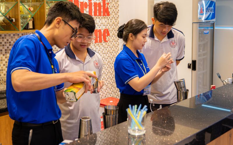 Ngành Quản trị khách sạn tại NEU