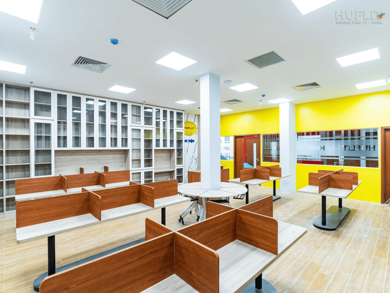 HUFLIT có phòng học hiện đại