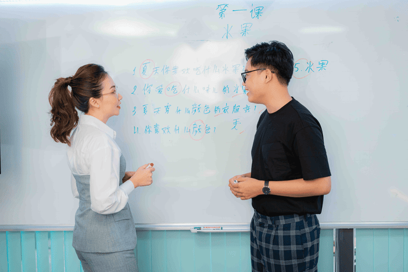 Cơ hội học tập và trải nghiệm văn hóa quốc tế cho sinh viên HUFLIT