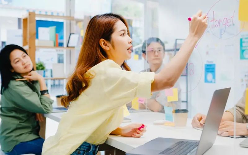 Học ngành ngôn ngữ anh ra làm gì