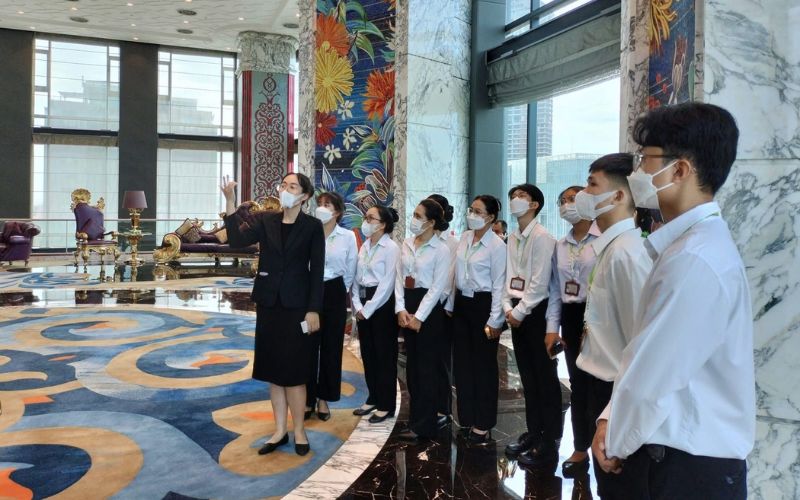 Sinh viên được trải nghiệm thực tế tại khách sạn 5 sao