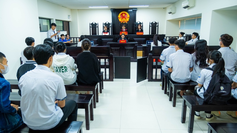 chuong-trinh-dao-tao-nganh-luat-kinh-te-huflit-3