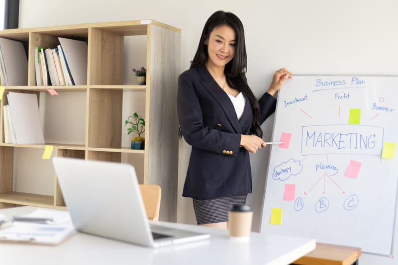 Chuyên viên Marketing cần kết hợp kỹ năng phân tích dữ liệu