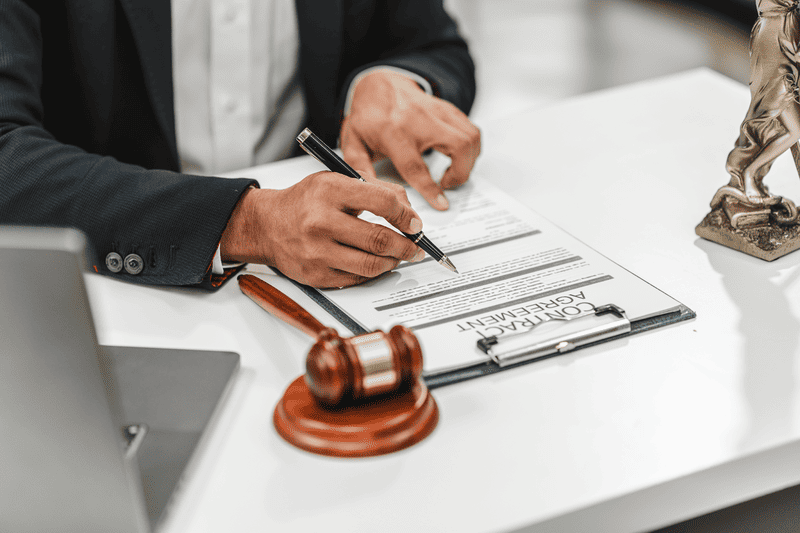 hoc-luat-kinh-te-ra-lam-gi-3