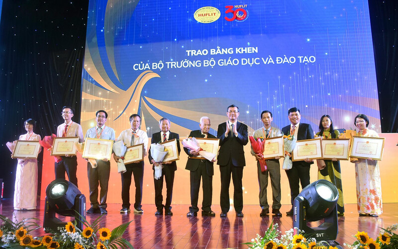 HUFLIT với hơn 30 năm đào tạo