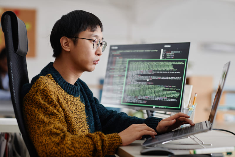 Ngành Kỹ thuật Máy tính đào tạo về cả phần cứng và phần mềm