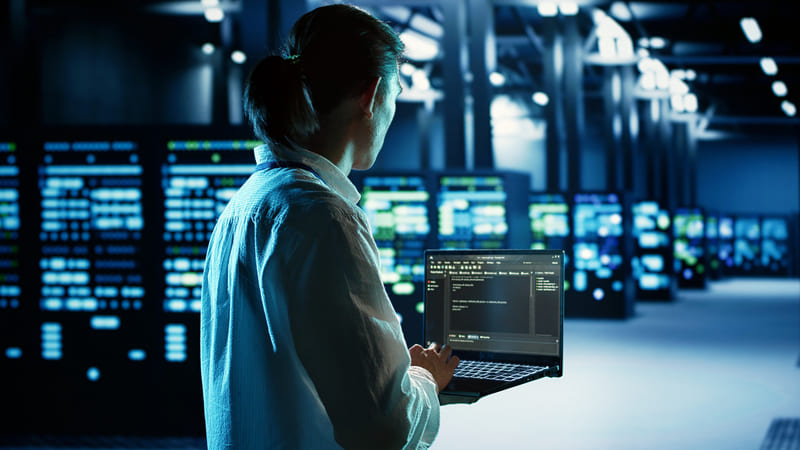 Chuyên viên quản trị rủi ro và tuân thủ