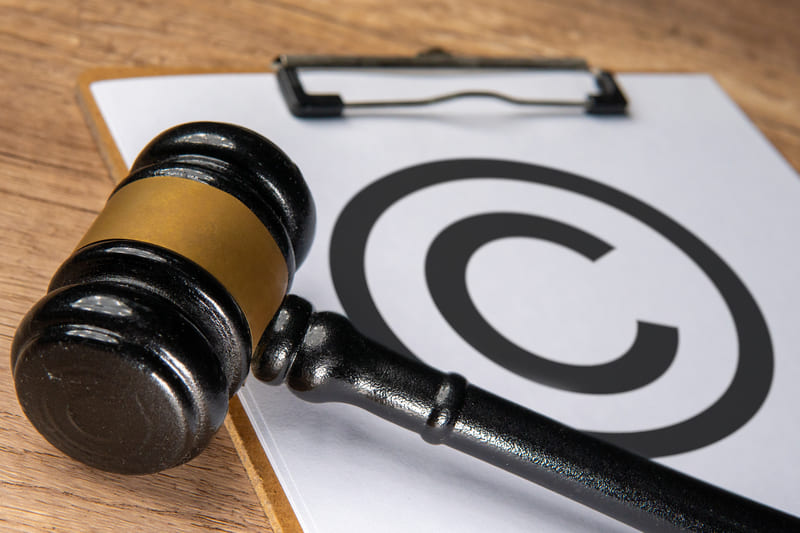 nen-hoc-nganh-luat-nao-7