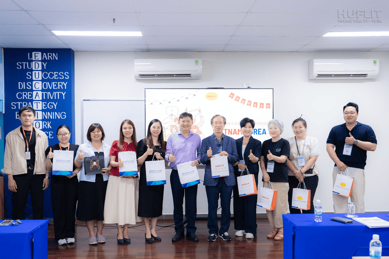 Sinh viên ngành Hàn Quốc học và Ngôn ngữ Hàn Quốc HUFLIT