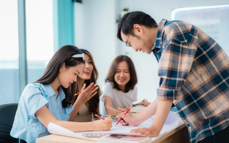 Chương trình học QHQT HUFLIT