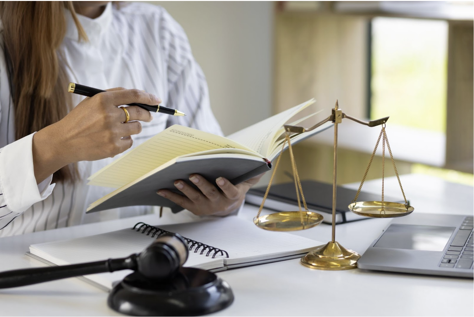 Giải đáp thắc mắc: ngành Luật Kinh tế học những môn gì?