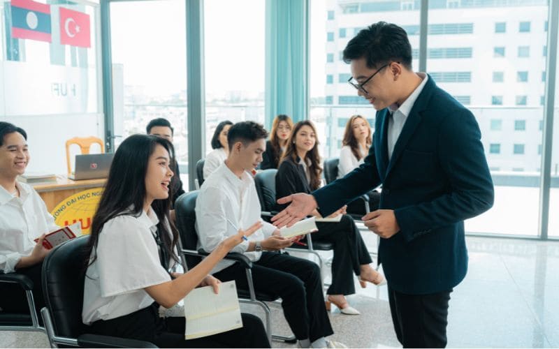 HUFLIT đầu tư mạnh vào đội ngũ giảng viên giàu kinh nghiệm