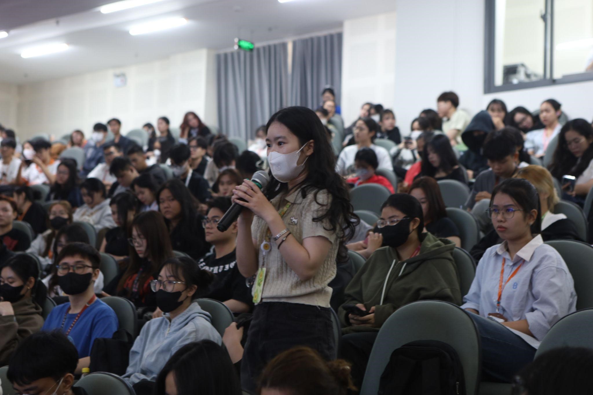 Talkshow “Connect the dots” - “Chạm điểm kết nối”