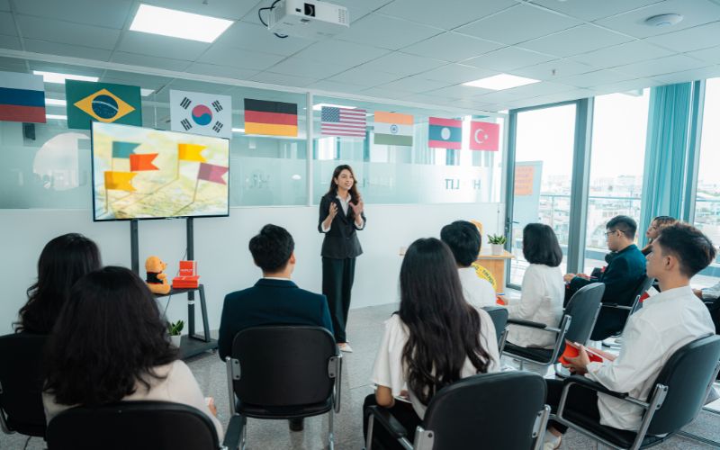 chính sách học bổng huflit