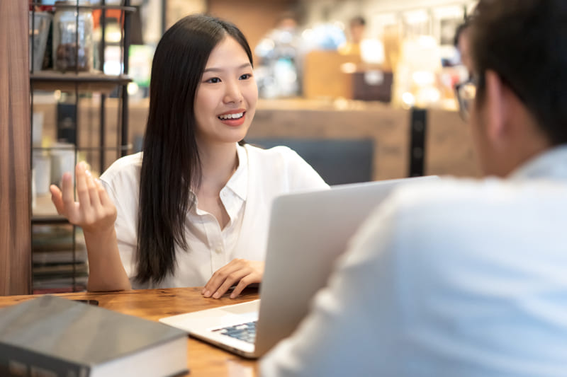 Nhân viên chăm sóc khách hàng