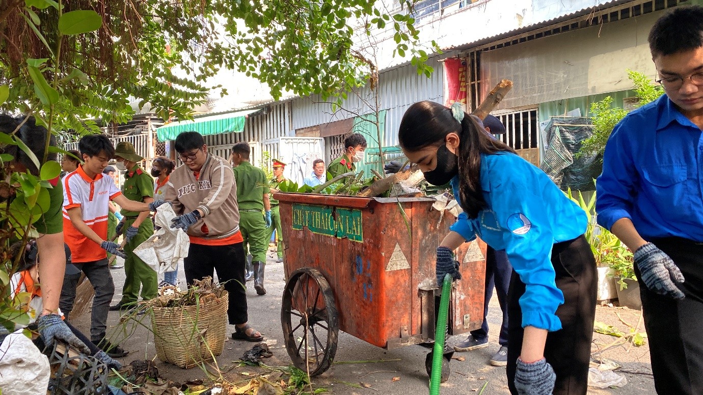 Tháng Thanh niên 2025 – Tuổi trẻ HUFLIT tự hào, vững tin theo Đảng