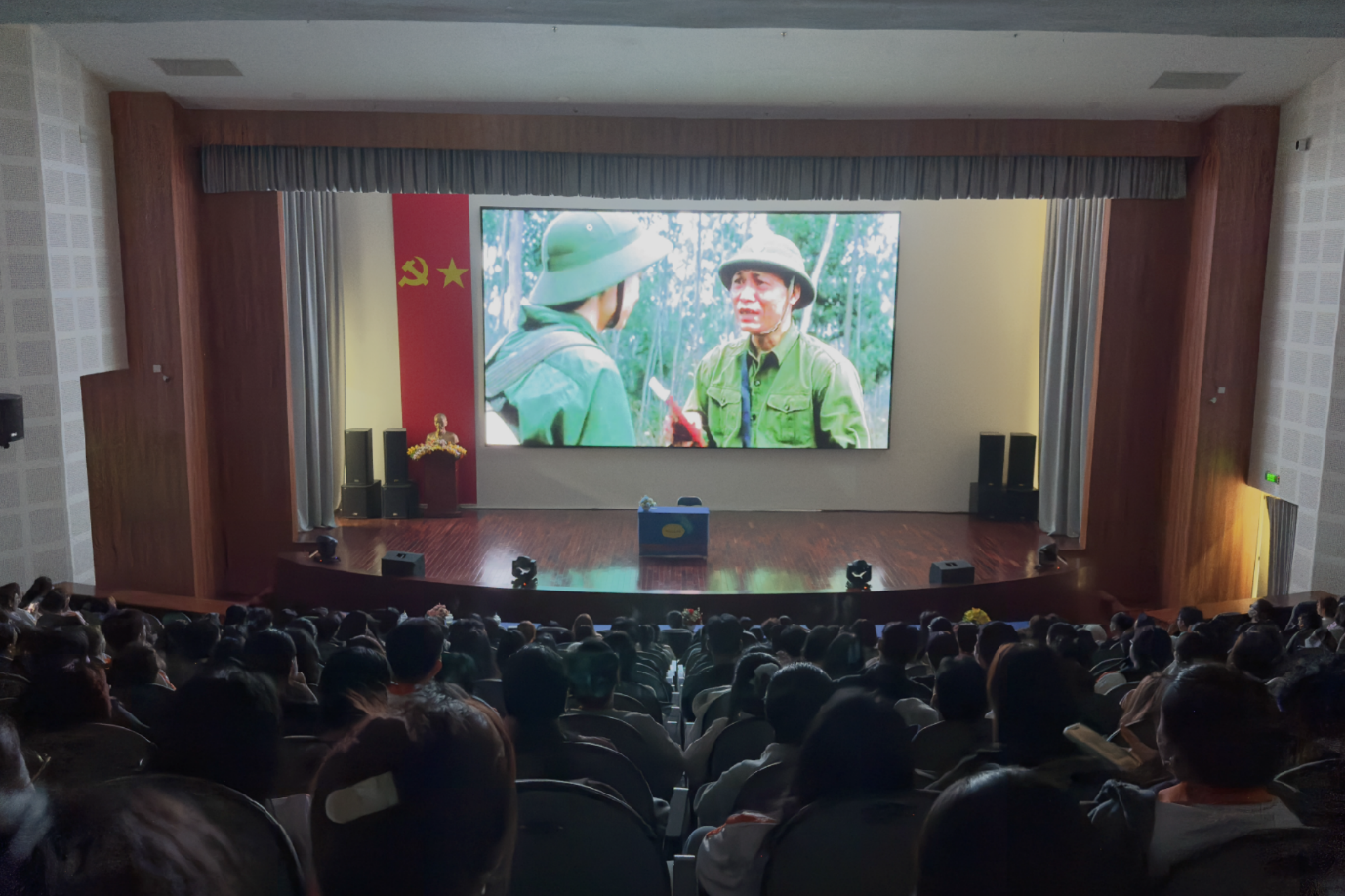 Tháng Thanh niên 2025 – Tuổi trẻ HUFLIT tự hào, vững tin theo Đảng