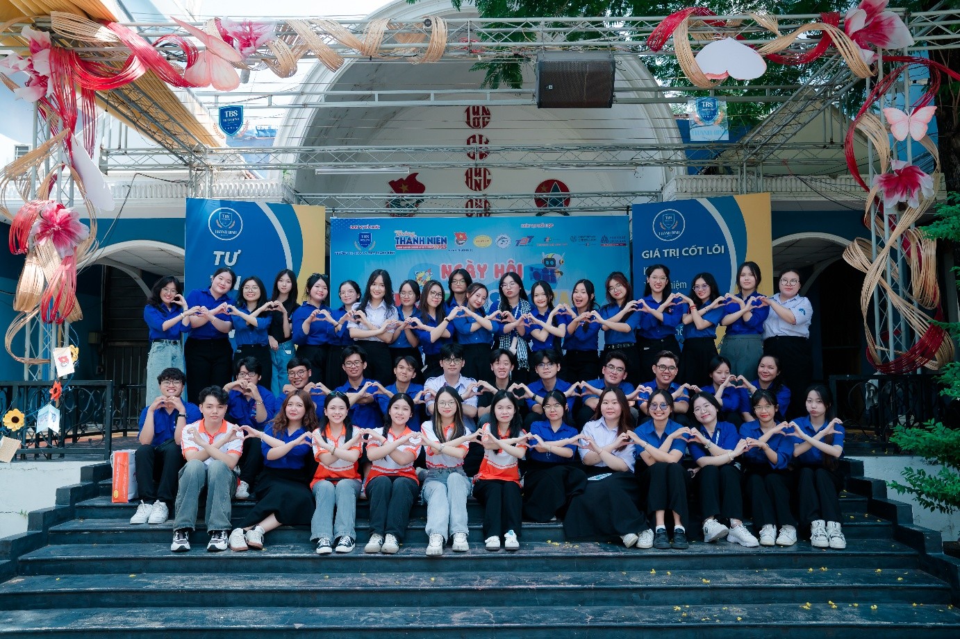 Tháng Thanh niên 2025 – Tuổi trẻ HUFLIT tự hào, vững tin theo Đảng