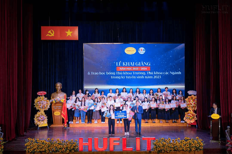 Học bổng và quỹ hỗ trợ của HUFLIT