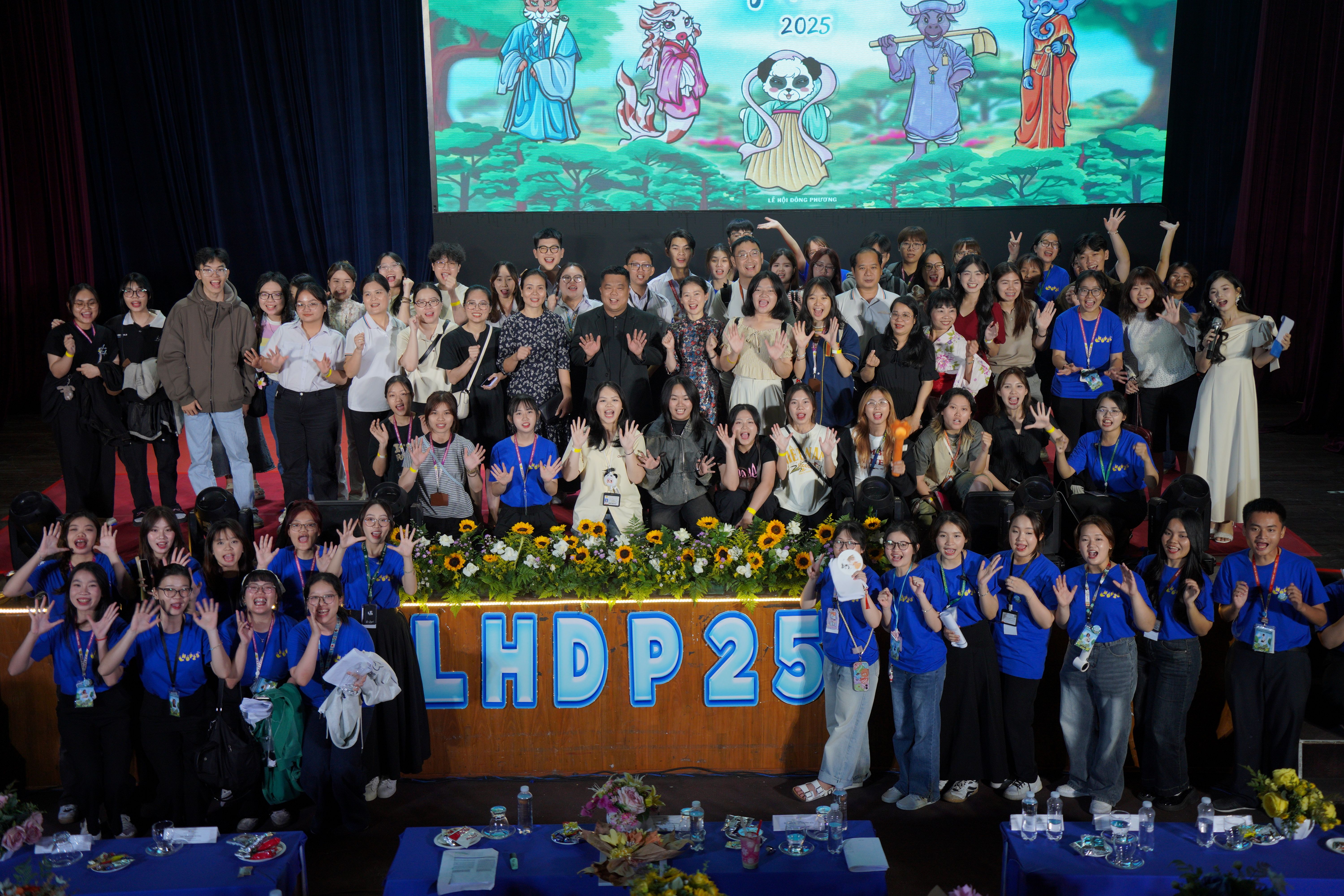 Doan-Hoi-HUFLIT-Le-hoi-Dong-Phuong-2025-11