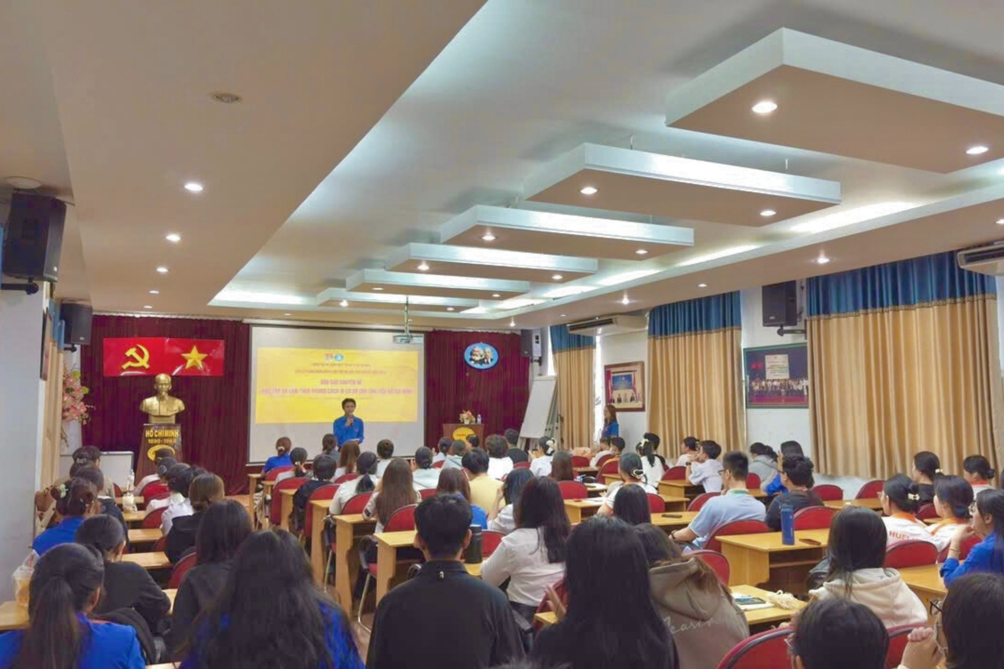 Tuần lễ thanh niên HUFLIT học tập và làm theo lời Bác năm 2025
