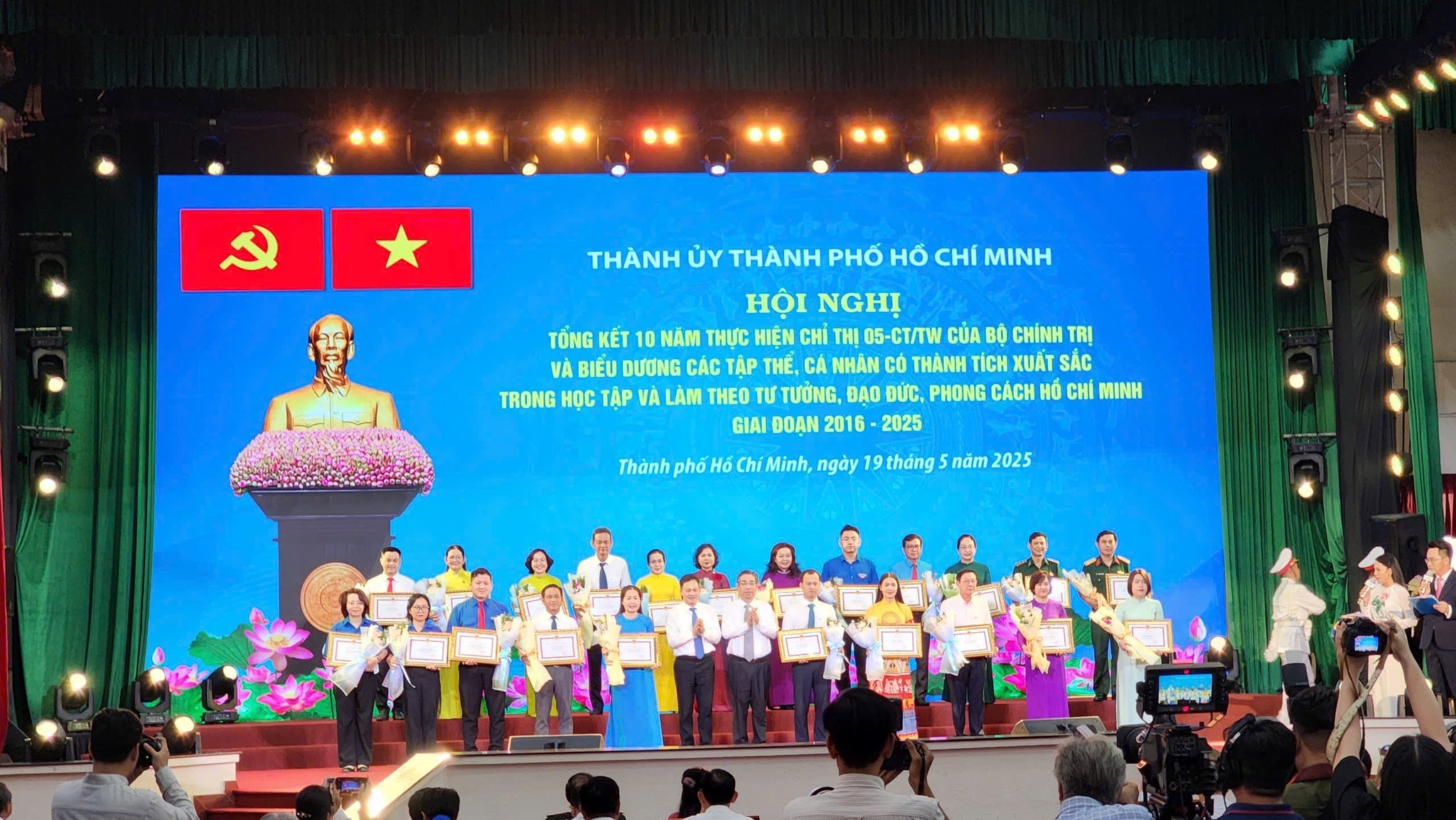 Tuần lễ thanh niên HUFLIT học tập và làm theo lời Bác năm 2025