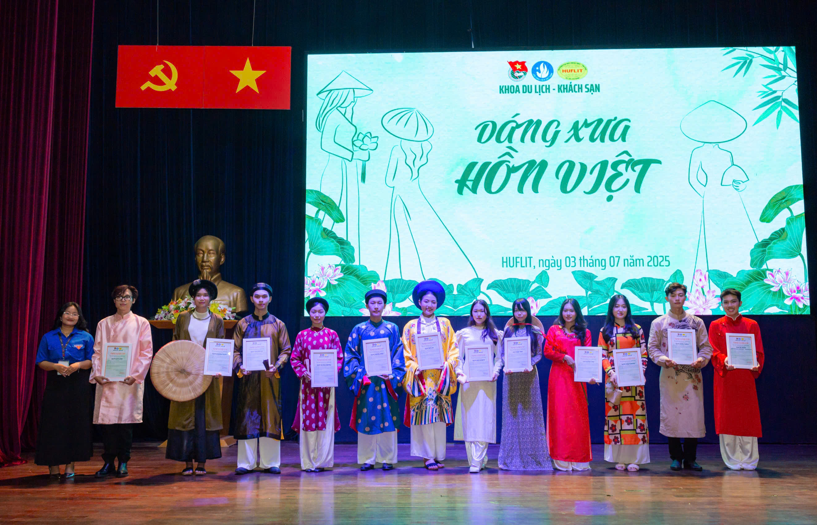 Hoạt động tìm hiểu, trải nghiệm thực tế về văn hóa du lịch với chủ đề “Dáng xưa Hồn Việt”