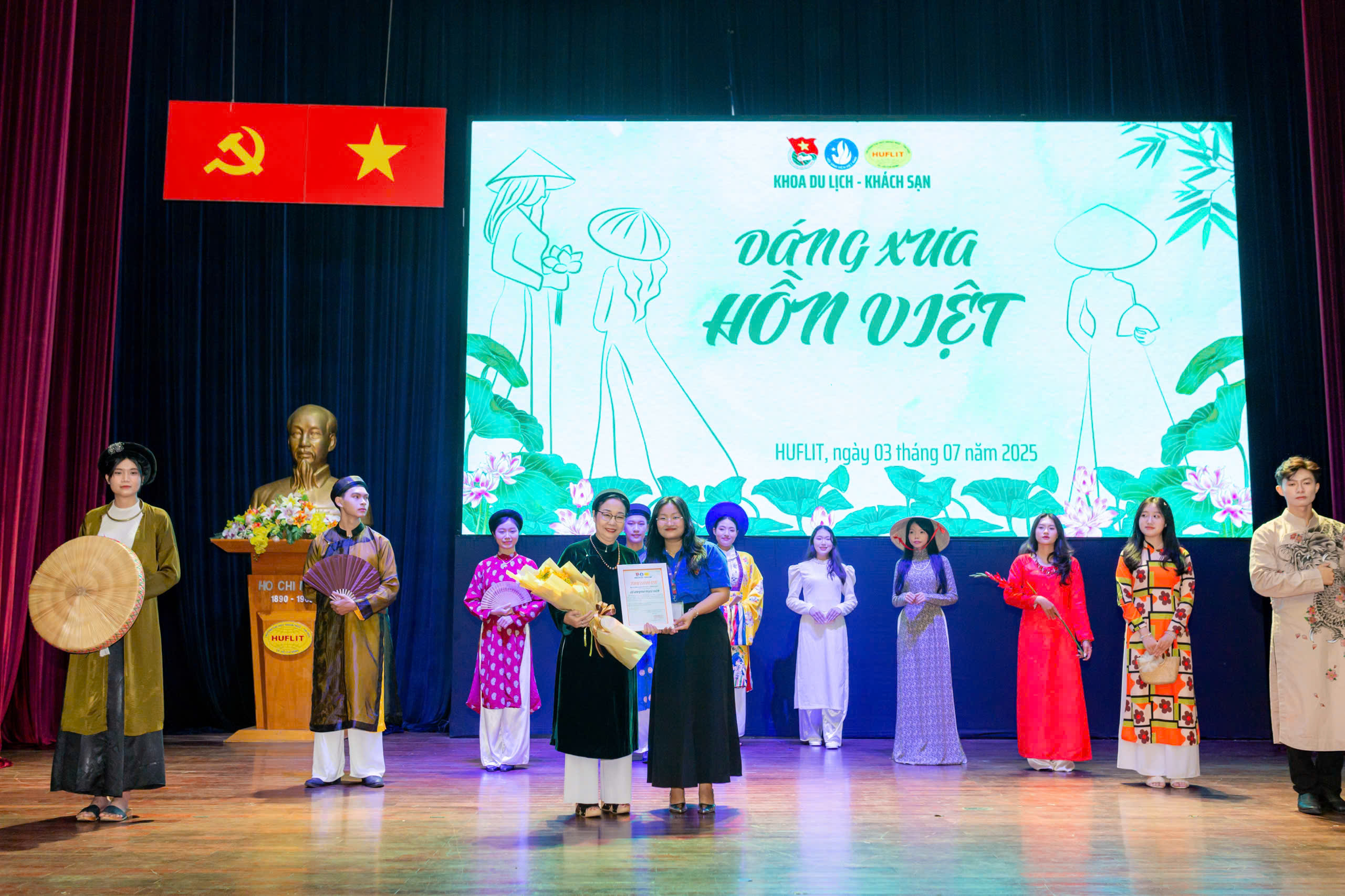 Hoạt động tìm hiểu, trải nghiệm thực tế về văn hóa du lịch với chủ đề “Dáng xưa Hồn Việt”