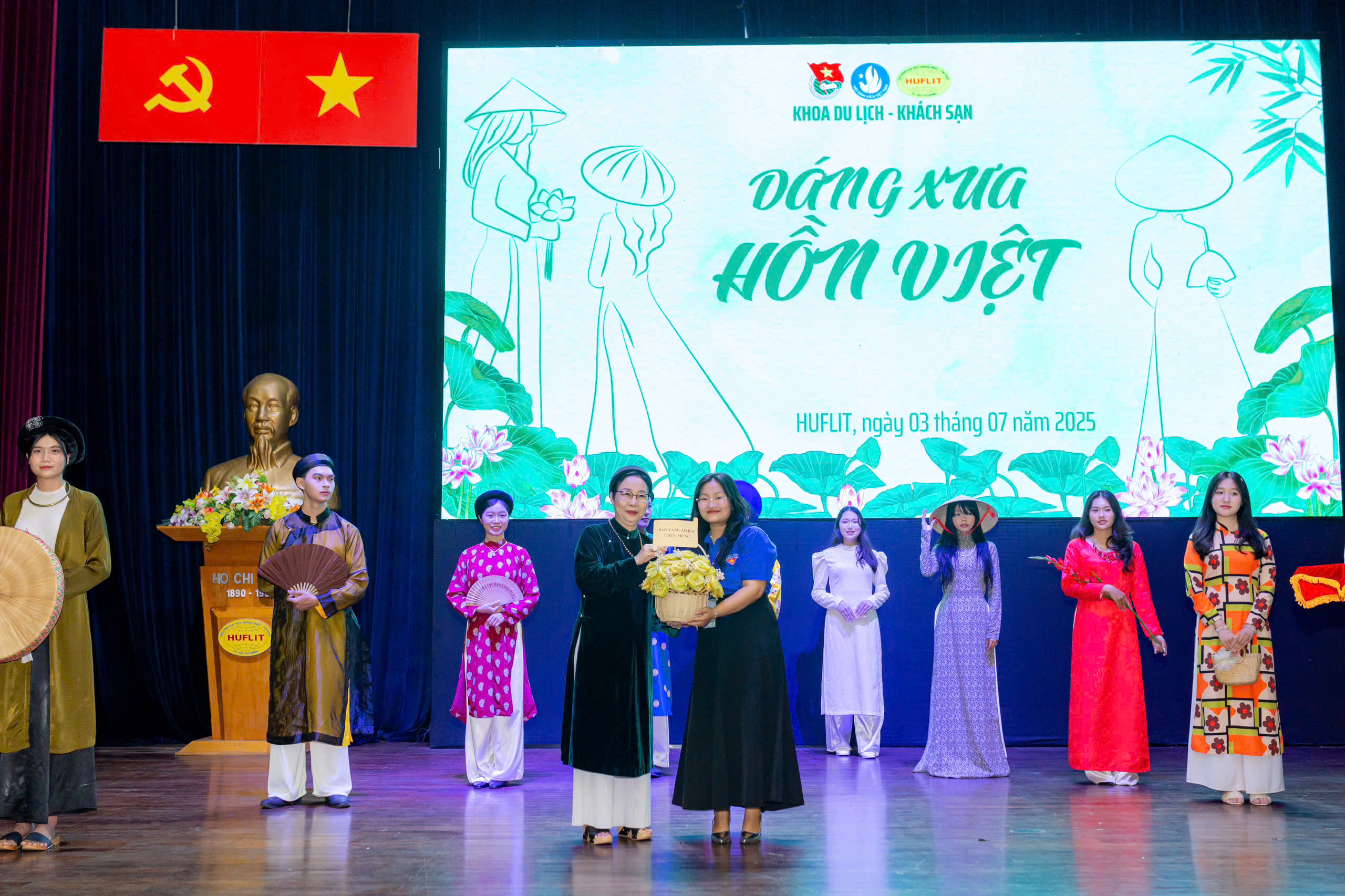 Hoạt động tìm hiểu, trải nghiệm thực tế về văn hóa du lịch với chủ đề “Dáng xưa Hồn Việt”