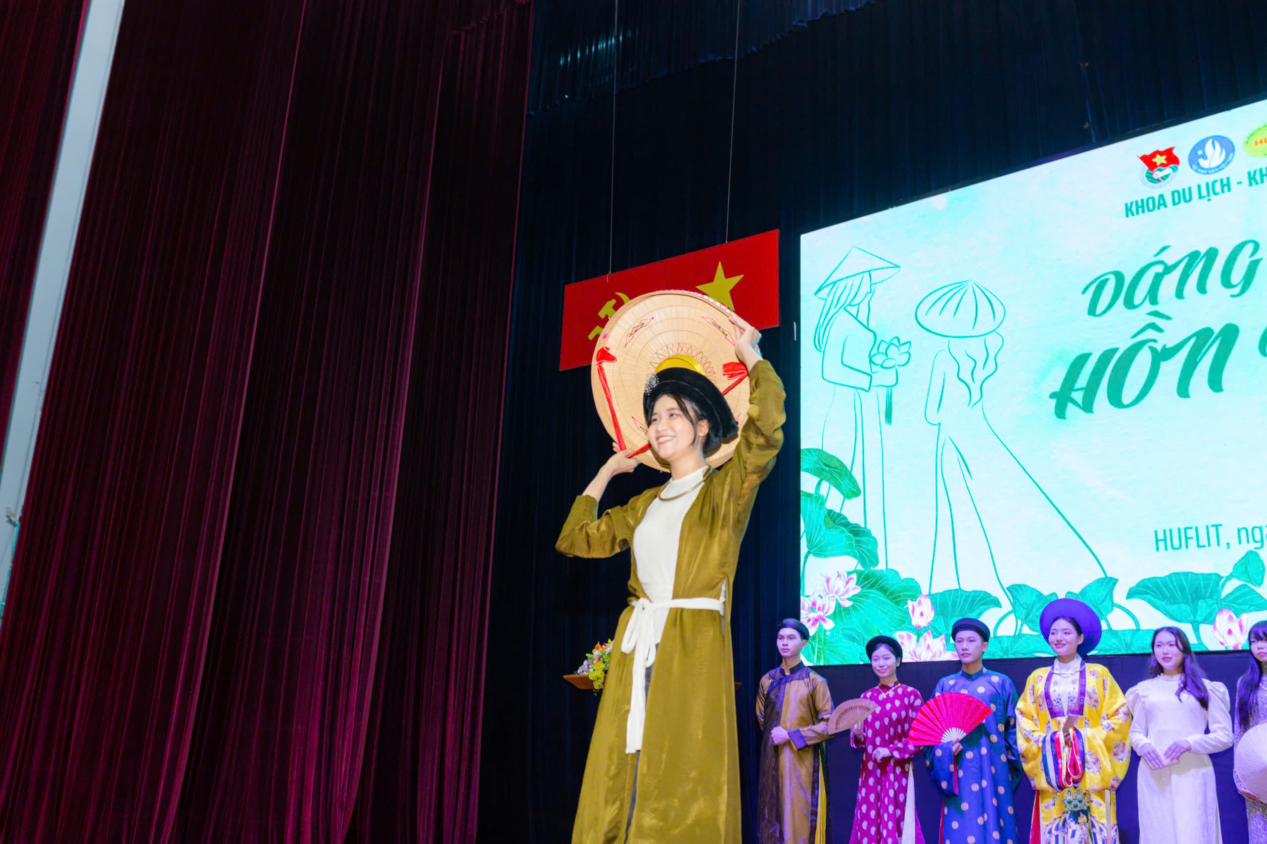 Hoạt động tìm hiểu, trải nghiệm thực tế về văn hóa du lịch với chủ đề “Dáng xưa Hồn Việt”