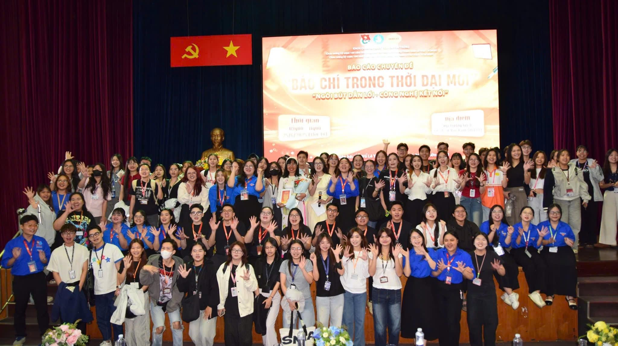 Doan-Hoi-HUFLIT-Talkshow-Bao-chi-trong-thoi-dai-moi-4