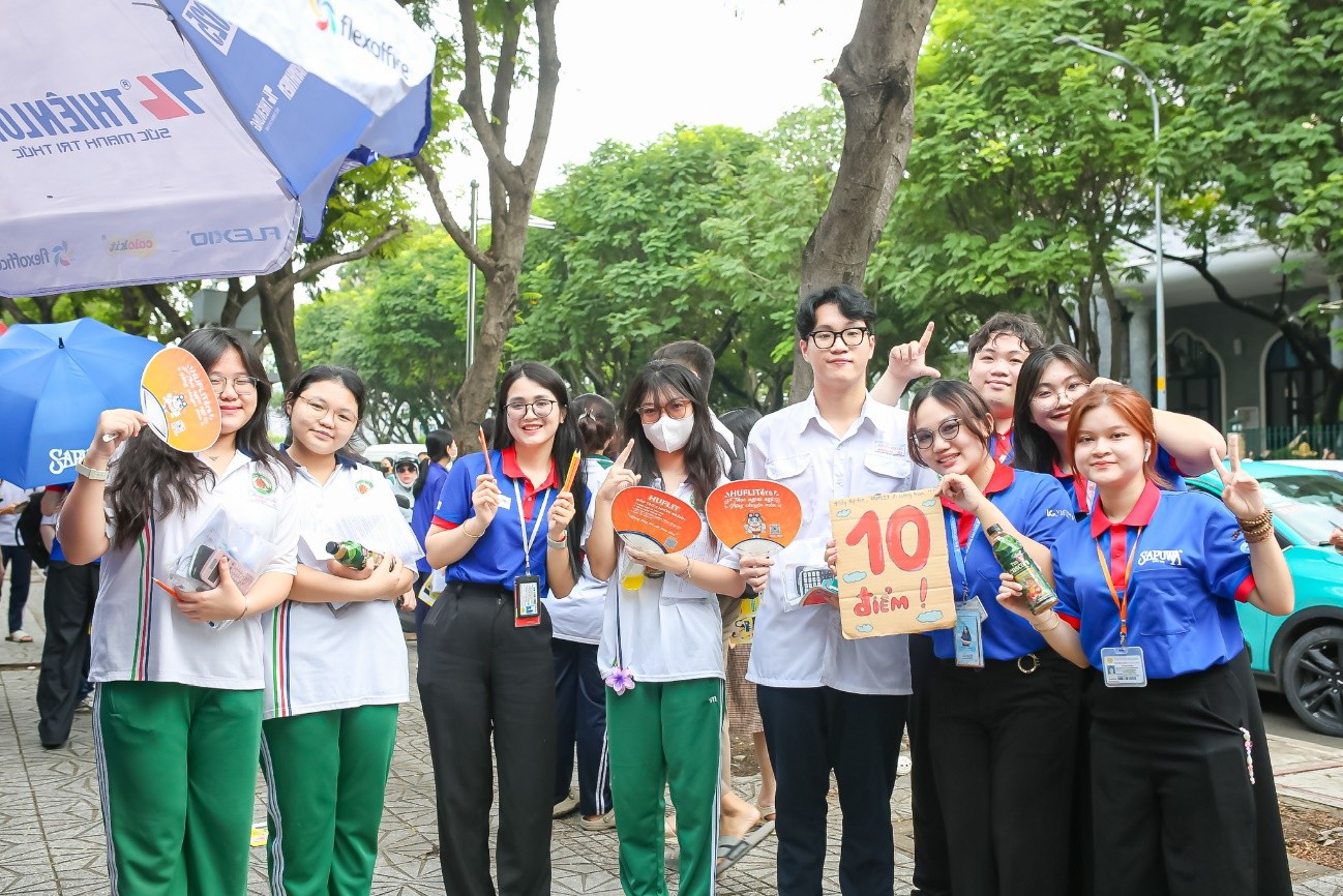 Tiếp sức mùa thi HUFLIT năm 2025