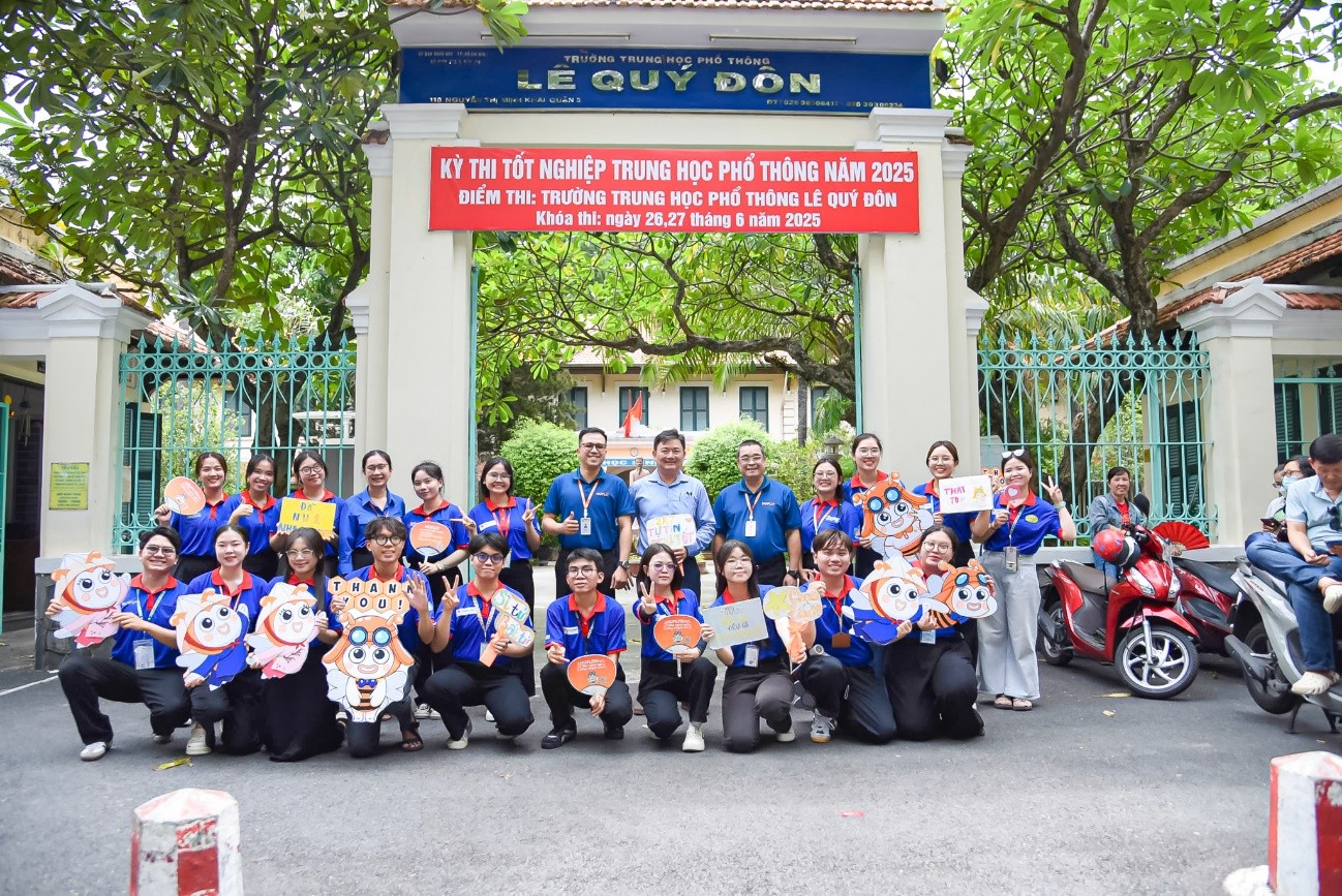 Tiếp sức mùa thi HUFLIT năm 2025