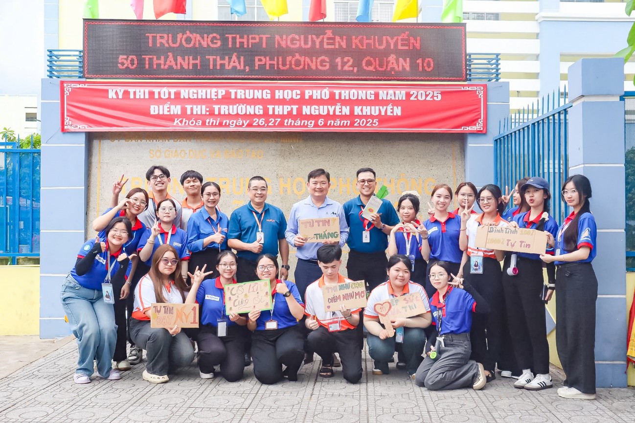 Tiếp sức mùa thi HUFLIT năm 2025
