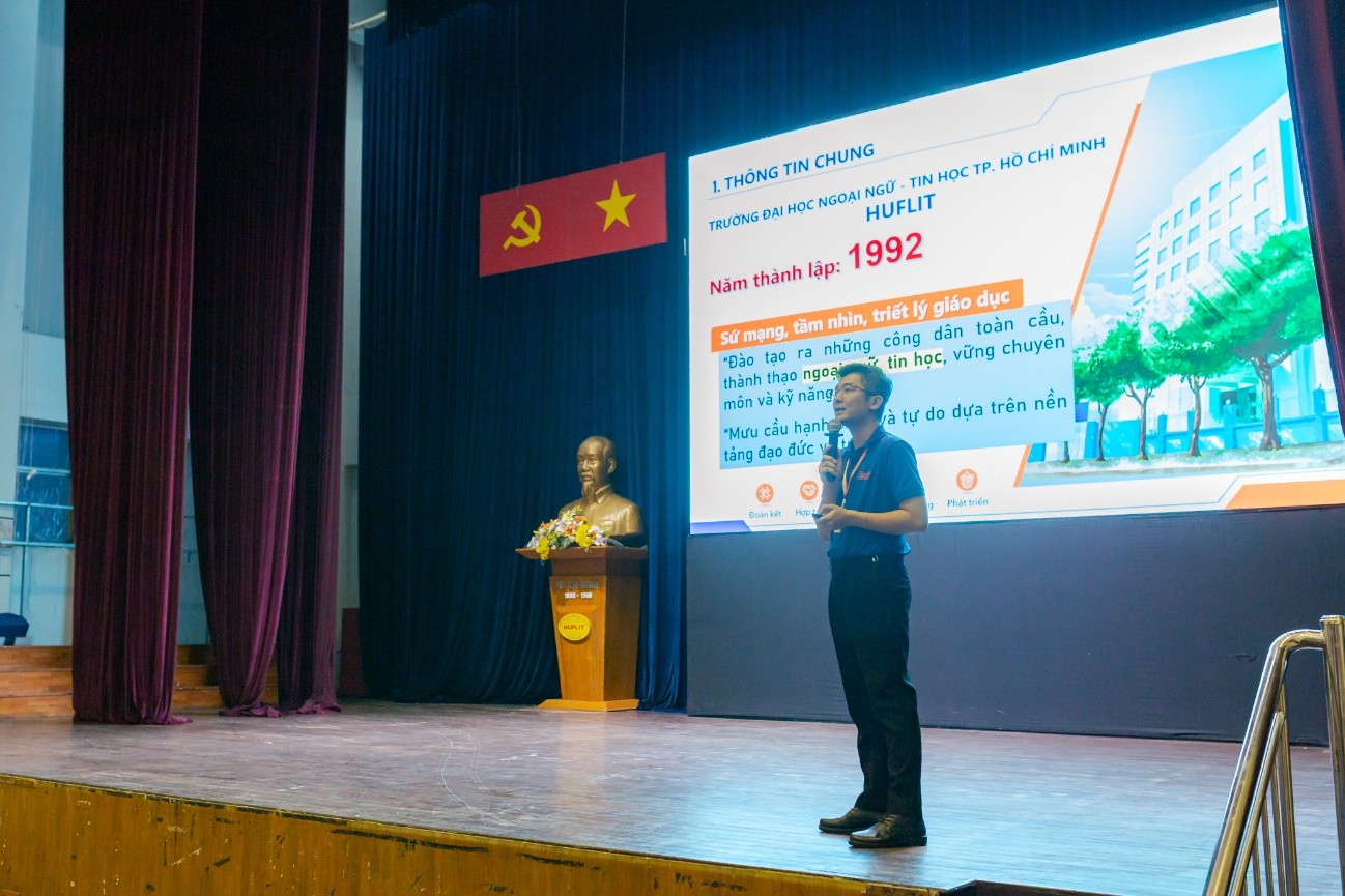 Tiếp sức mùa thi HUFLIT năm 2025