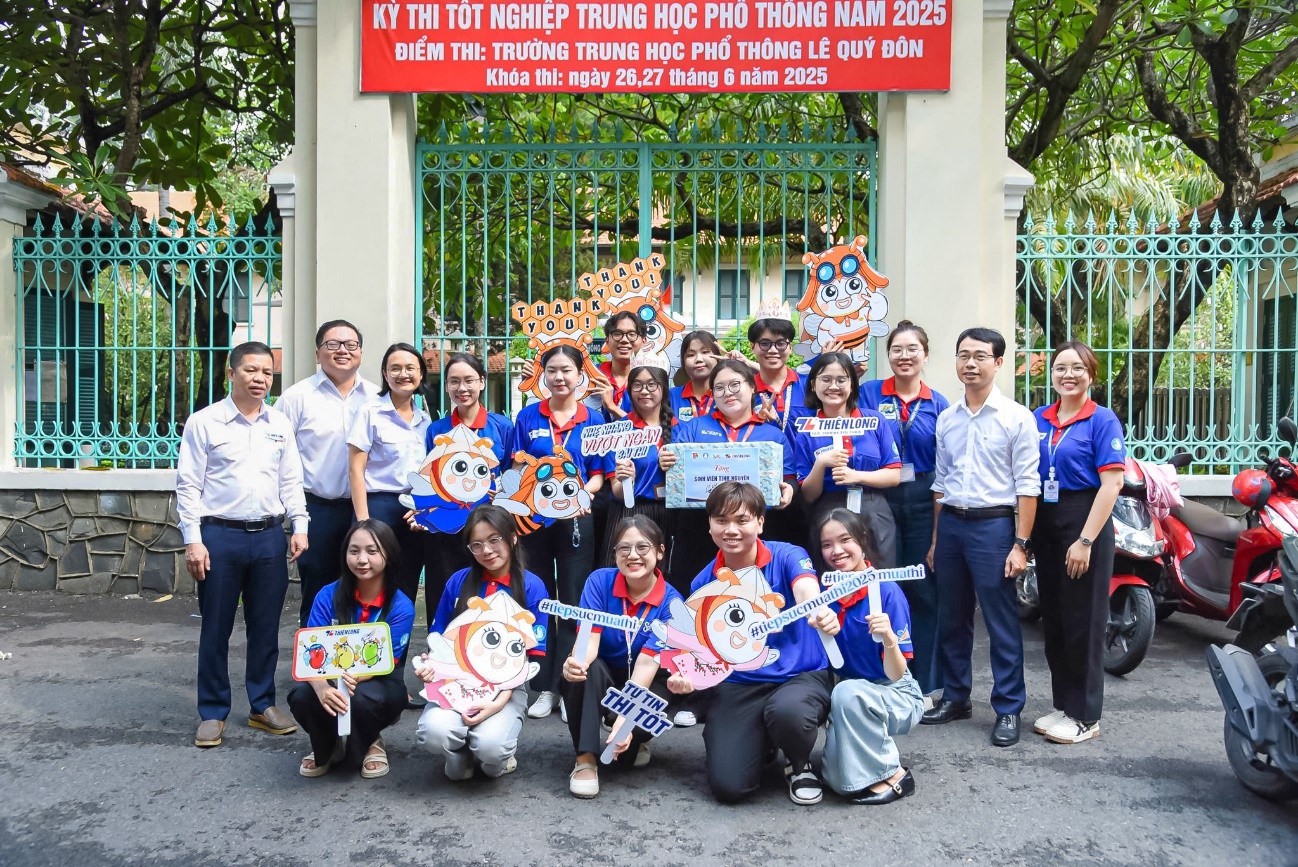 Tiếp sức mùa thi HUFLIT năm 2025