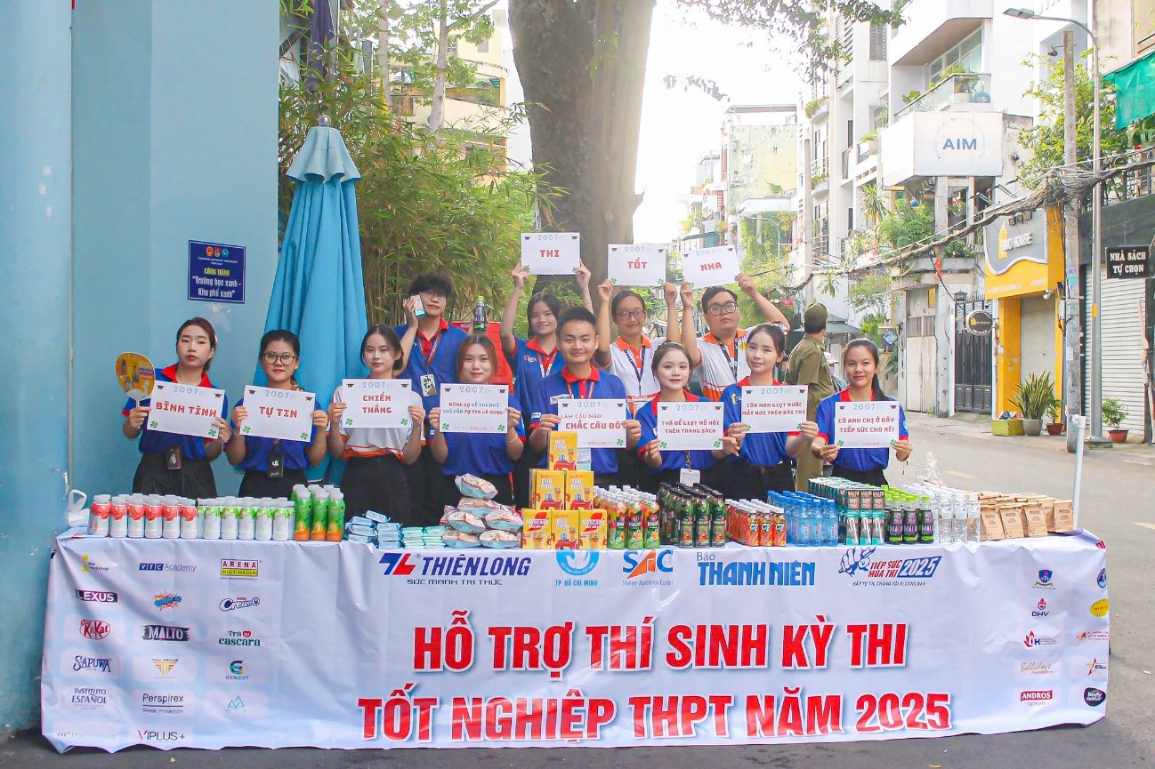 Tiếp sức mùa thi HUFLIT năm 2025