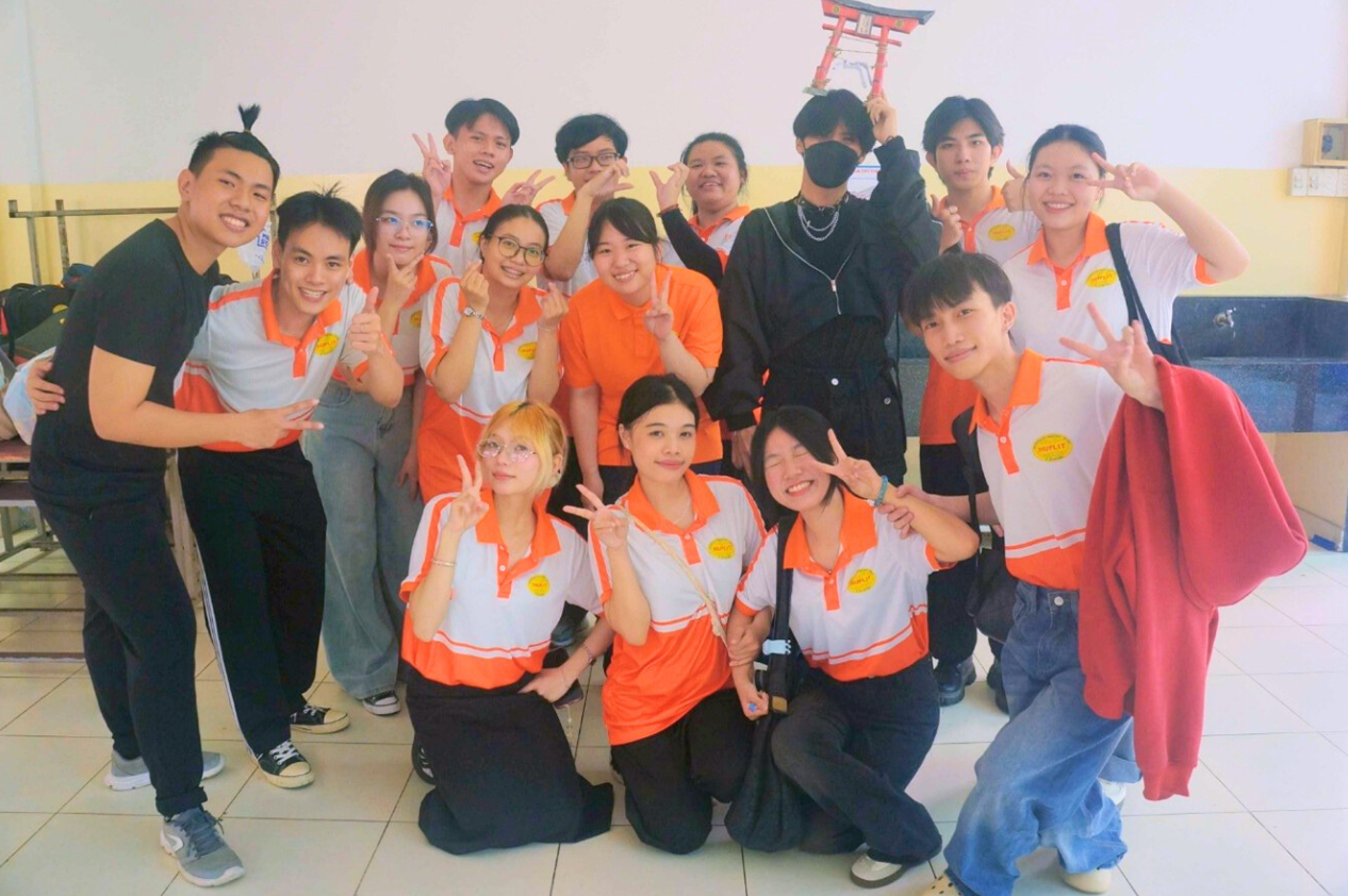 ĐP - Gian hàng tại THPT Nguyễn Hiền