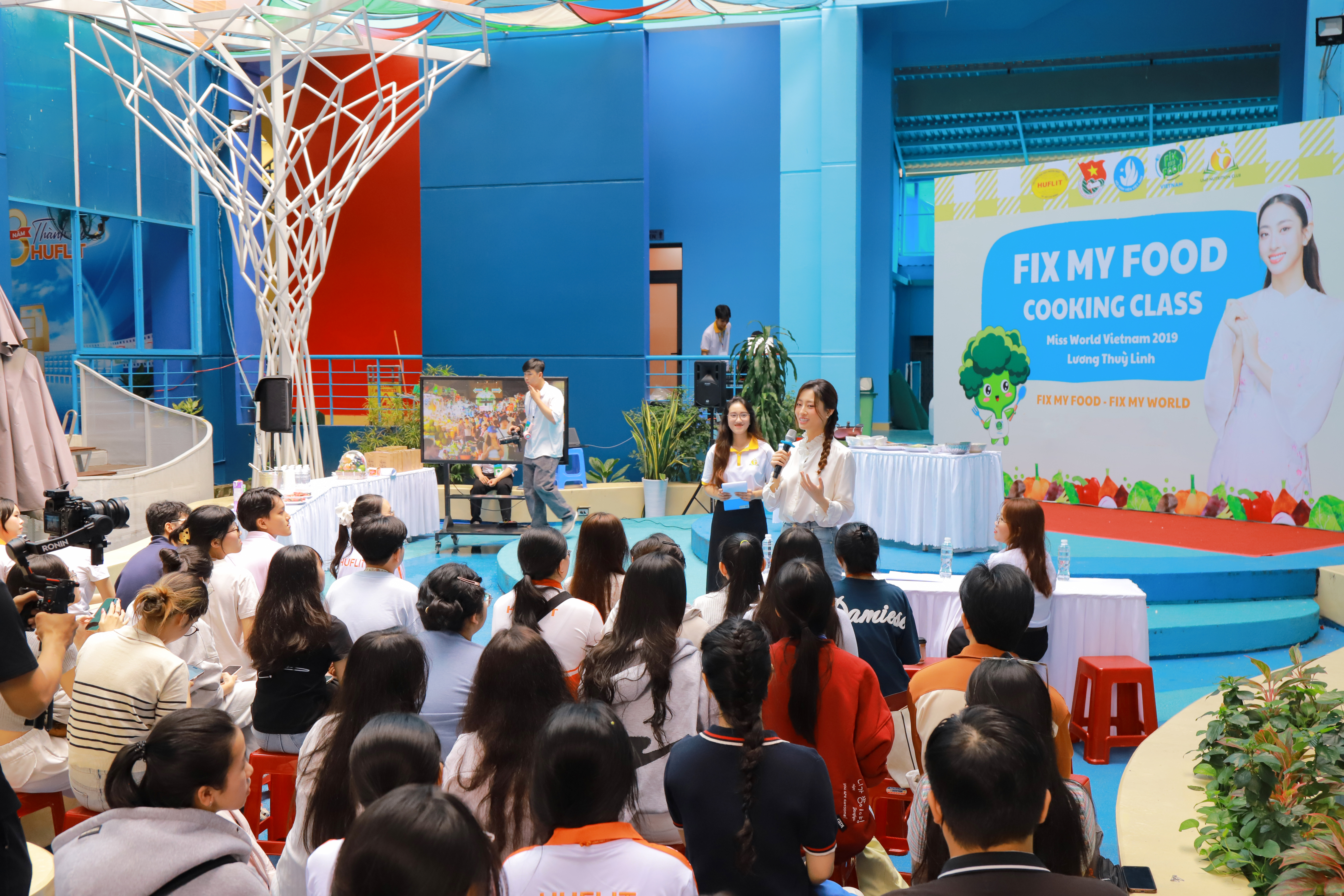 HUFLITers giải mã ẩm thực truyền thống cùng Workshop Fix My Food và Miss World Việt Nam 2019 Lương Thùy Linh!