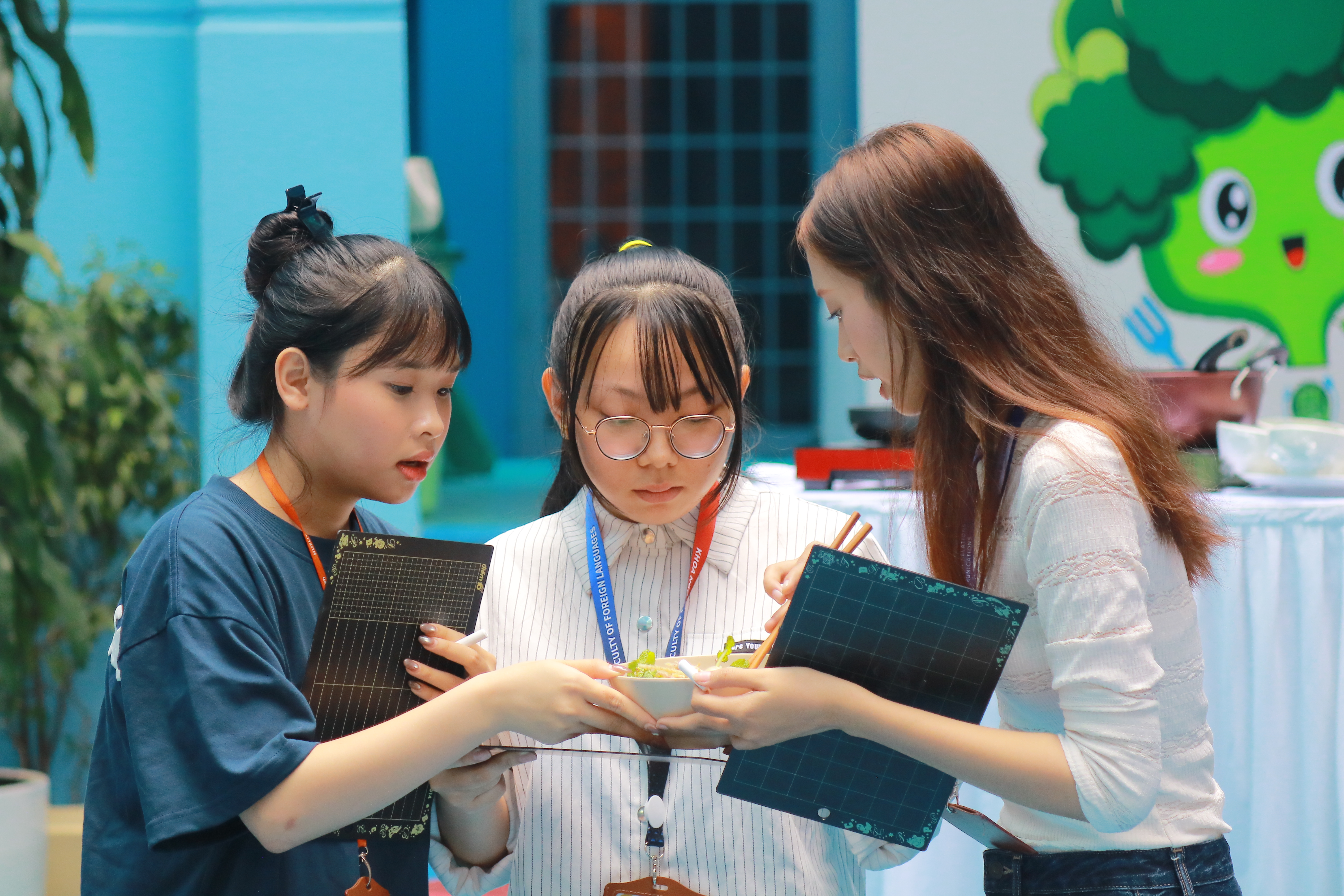 HUFLITers giải mã ẩm thực truyền thống cùng Workshop Fix My Food và Miss World Việt Nam 2019 Lương Thùy Linh!